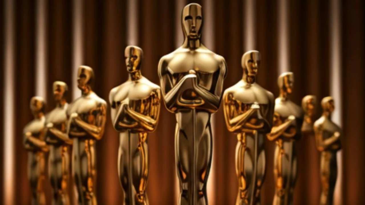 a row of Oscars statuettes